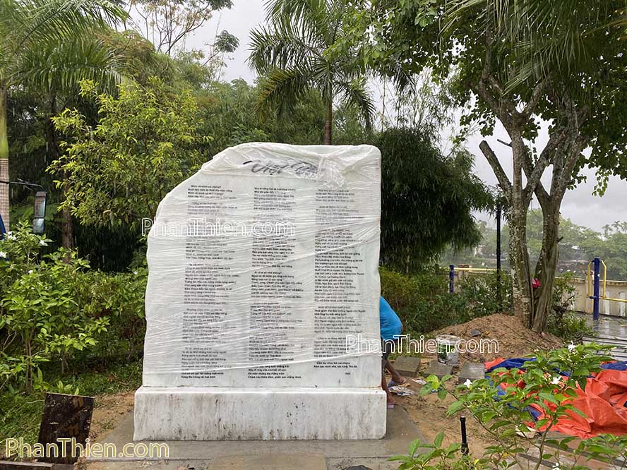 Tấm Bia Tưởng Niệm bằng đá tự nhiên -BH-4