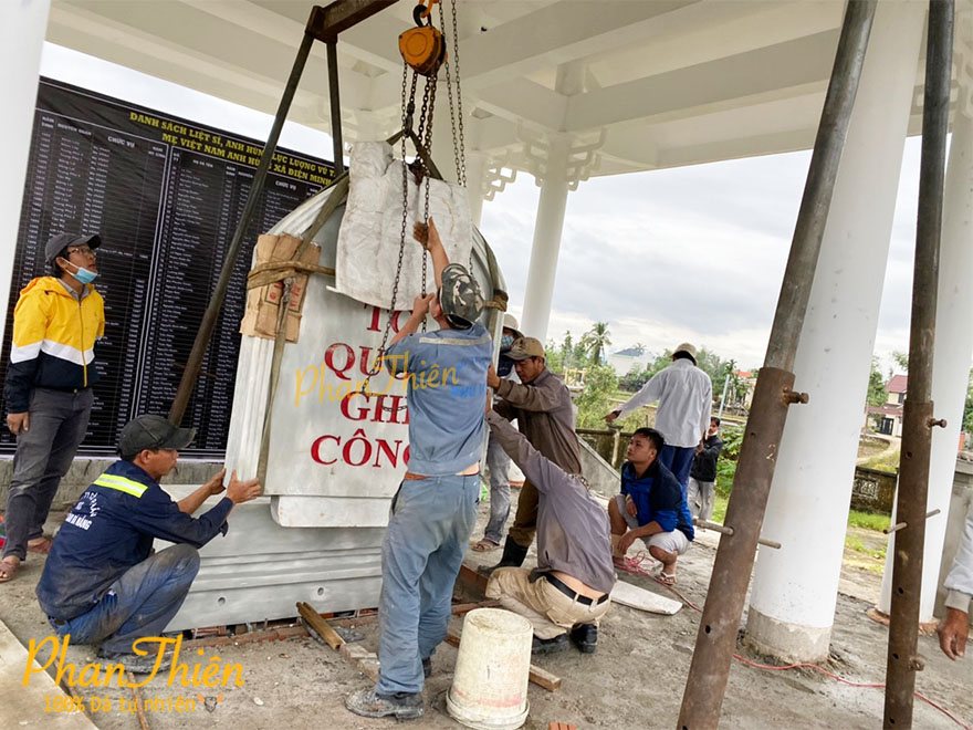 Tấm bia Tổ Quốc Ghi Công bằng đá tự nhiên - BH-7