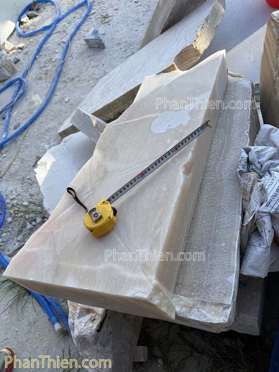 Cục đá phong thuỷ ngọc Hoàng Long trấn trạch