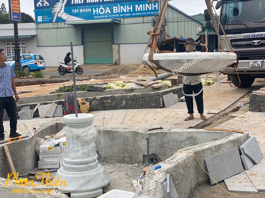 Đài Phun Nước Đá Trắng Trong Xanh (DAI-32)