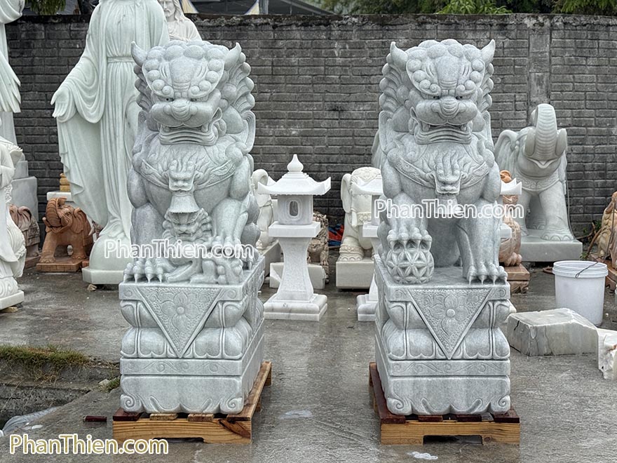 Tượng Kỳ Lân đá trong trắng xanh tự nhiên (KL-72)
