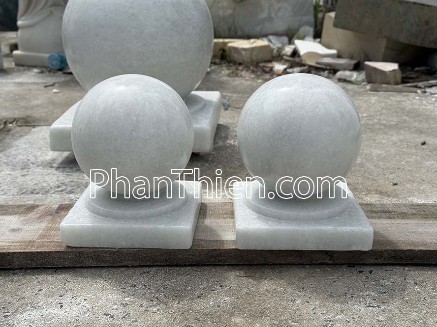 Quả cầu bằng đá cẩm thạch trắng trong xanh nhẹ - QCD-18