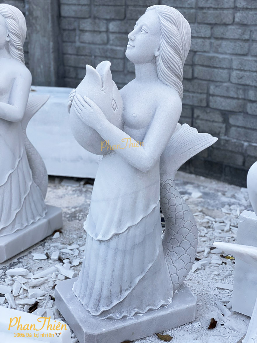 Tượng Cô Gái Ôm Cá Đá Cẩm Thạch Trắng (GAI-07)