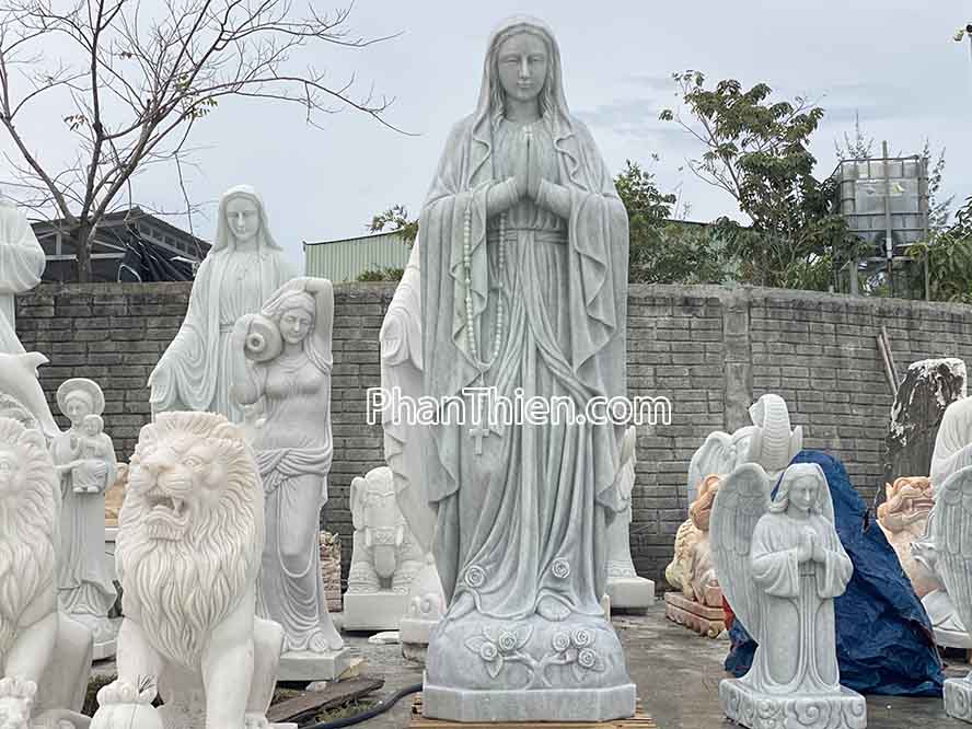 Tượng Đức Mẹ Chắp Tay Bằng Đá trắng trong xanh nhẹ - BO-82