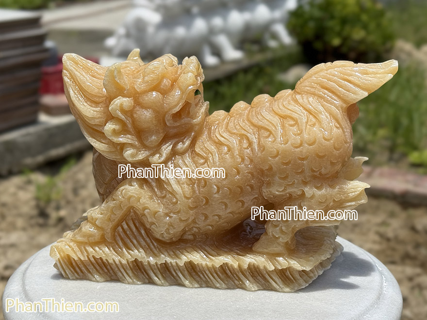 Tượng Kỳ Lân để bàn bằng đá ngọc Hoàng Long (KL-74)