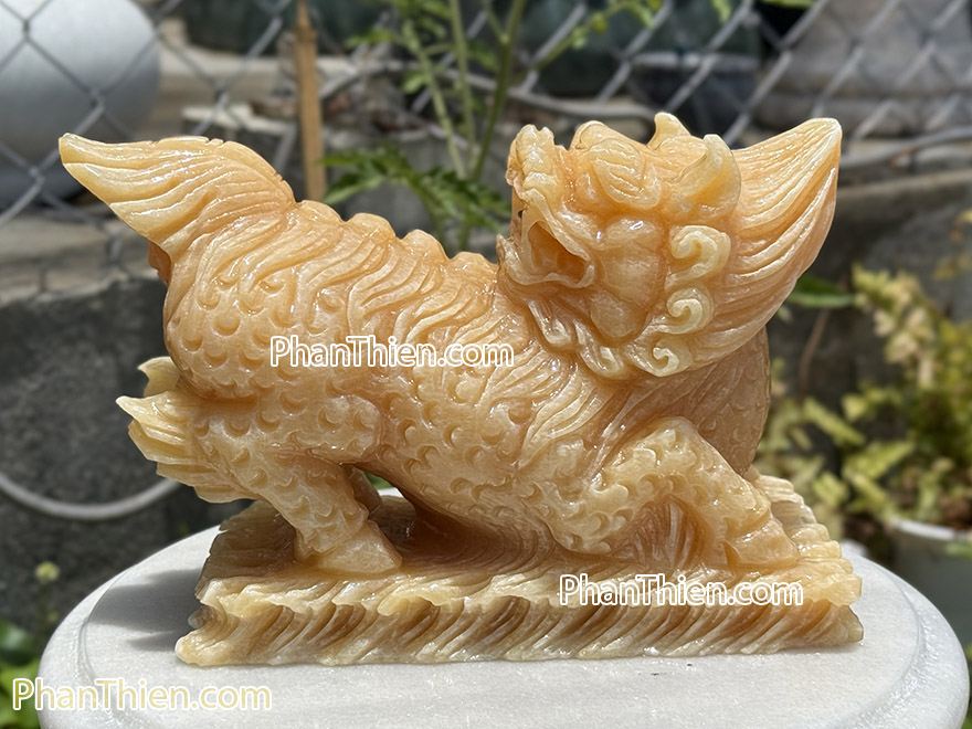 Tượng Kỳ Lân để bàn bằng đá ngọc Hoàng Long (KL-74)