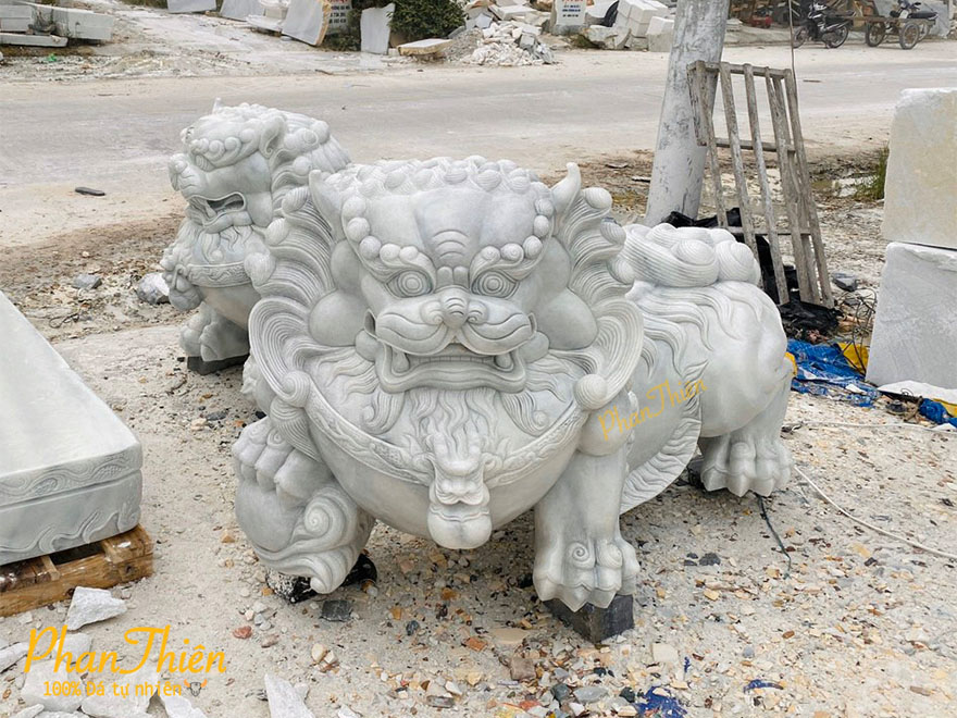 Tượng Kỳ Lân Nằm bằng Đá Trắng Trong Xanh (KL-03)