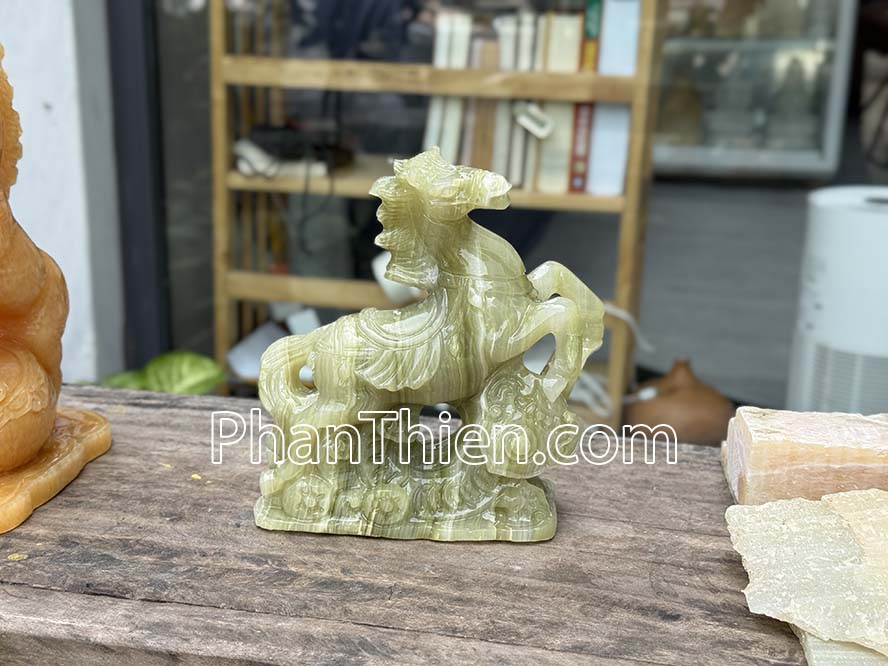 Tượng ngựa phong thuỷ đá ngọc xanh onyx 15cm - NGUA-11