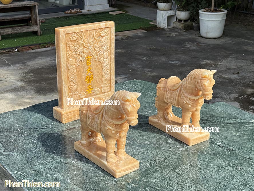 Tượng Ngựa đá 30cm và Bìa vị đá ngọc Hoàng Long - NGUA-15