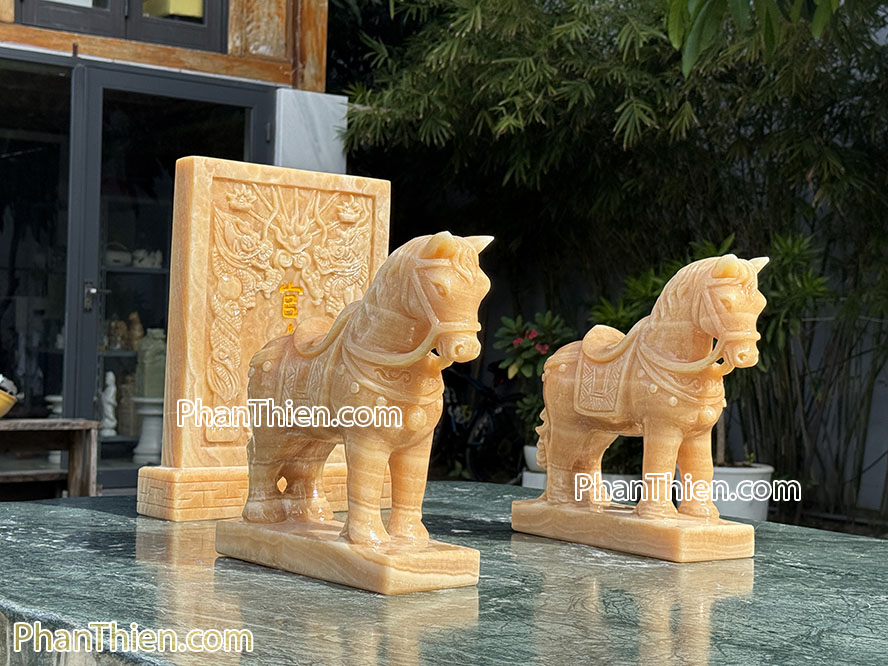 Tượng Ngựa đá 30cm và Bìa vị đá ngọc Hoàng Long - NGUA-15