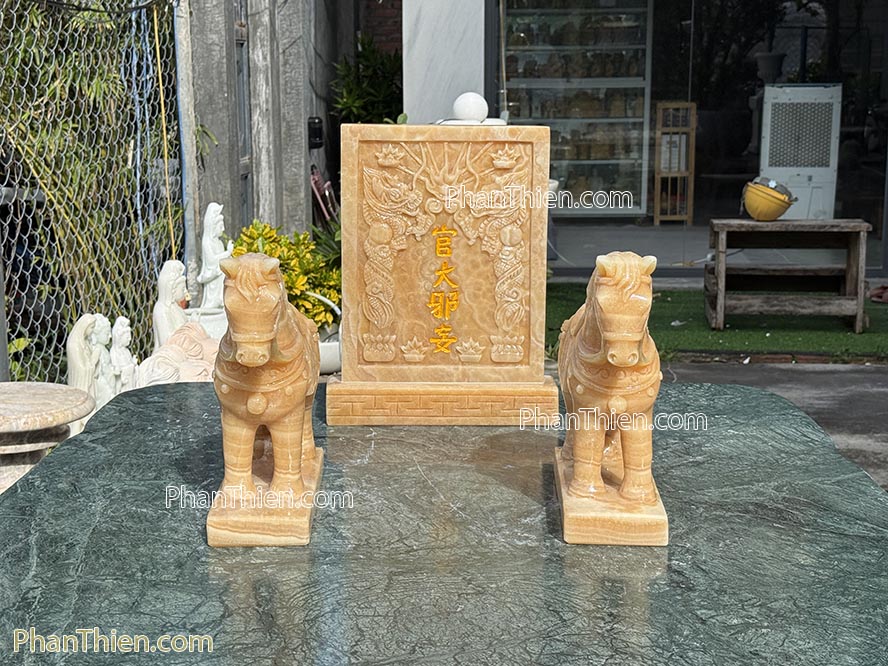 Tượng Ngựa đá 30cm và Bìa vị đá ngọc Hoàng Long - NGUA-15