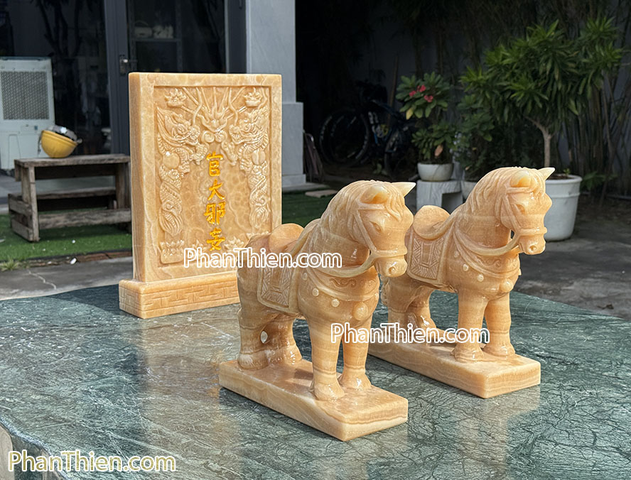 Tượng Ngựa đá 30cm và Bìa vị đá ngọc Hoàng Long - NGUA-15