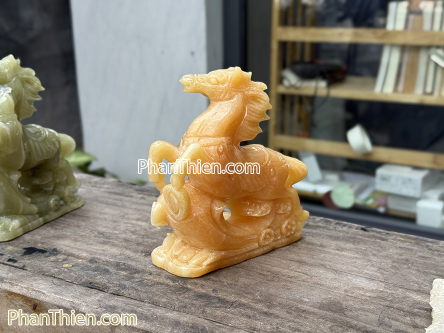 Tượng Ngựa Phong thuỷ bằng đá ngọc Hoàng Long 15cm - NGUA-9