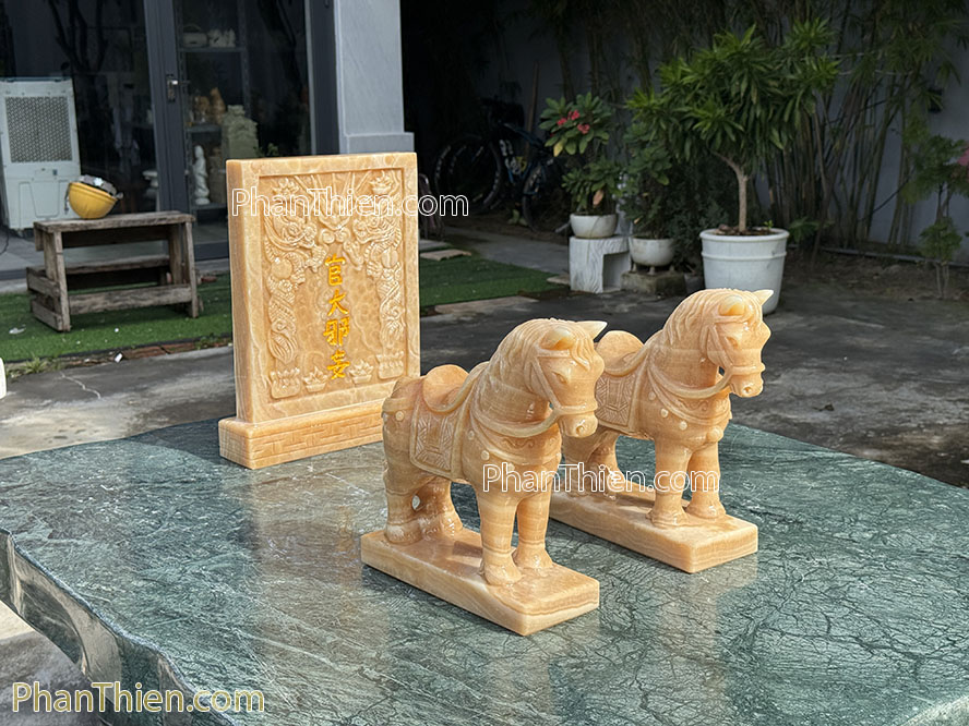 Tượng Ngựa phong thuỷ bằng đá ngọc Hoàng Long 30cm - NGUA-14