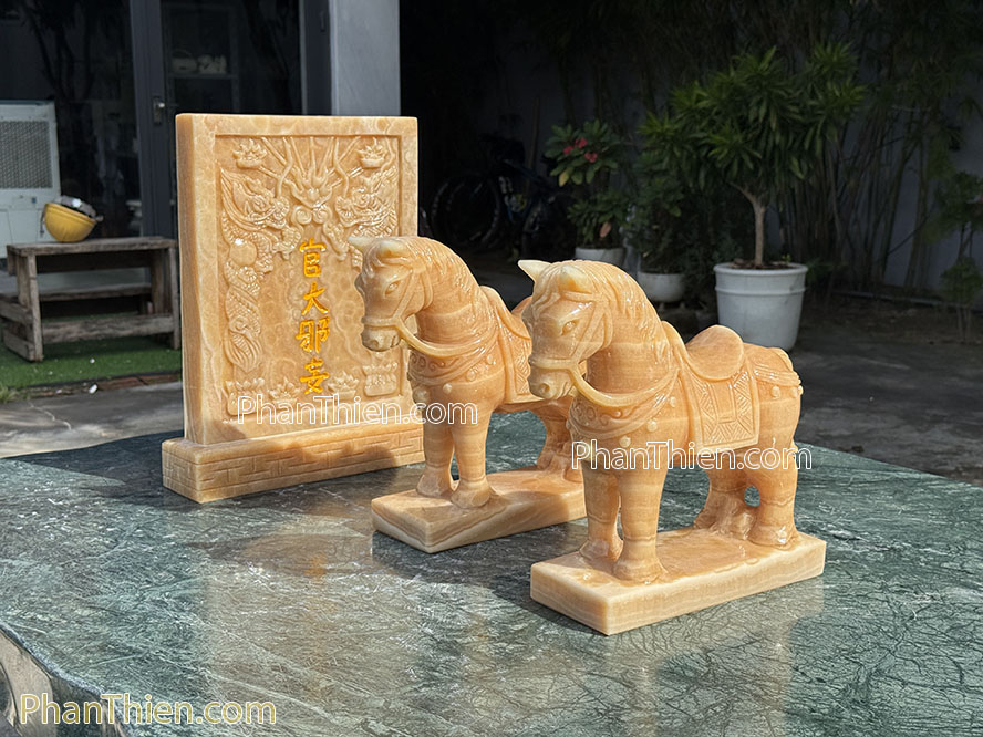 Tượng Ngựa phong thuỷ bằng đá ngọc Hoàng Long 30cm - NGUA-14