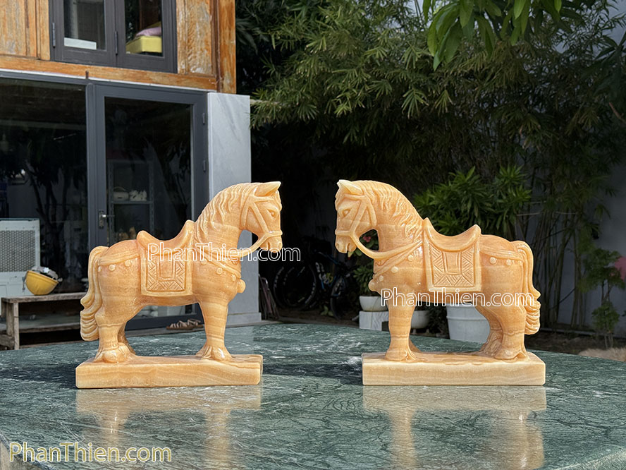 Tượng Ngựa phong thuỷ bằng đá ngọc Hoàng Long 30cm - NGUA-14