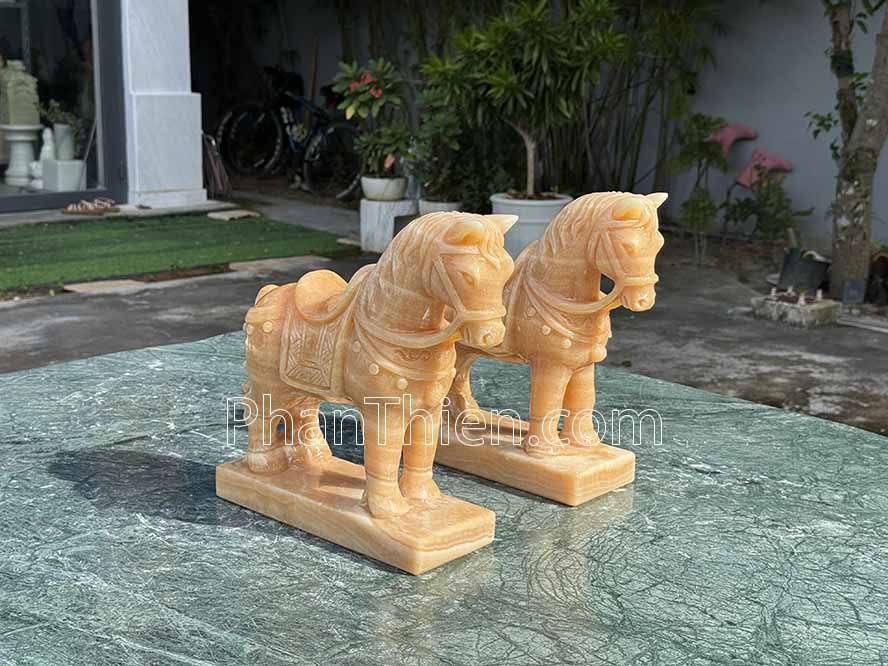 Tượng Ngựa phong thuỷ bằng đá ngọc Hoàng Long 30cm - NGUA-14