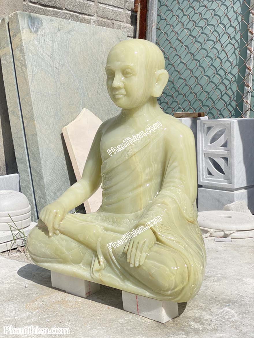 Tượng Phật Hoàng Trần Nhân Tông bằng đá ngọc xanh (PHT-01)