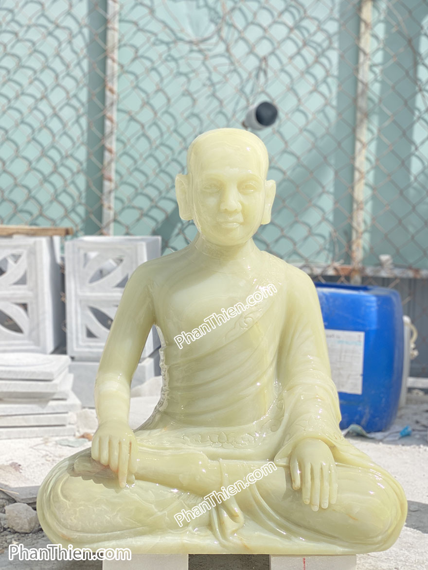 Tượng Phật Hoàng Trần Nhân Tông bằng đá ngọc xanh (PHT-01)