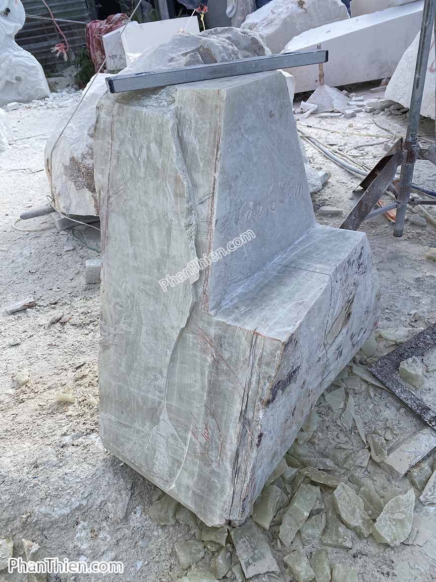 Tượng Phật Hoàng Trần Nhân Tông bằng đá ngọc xanh (PHT-01)