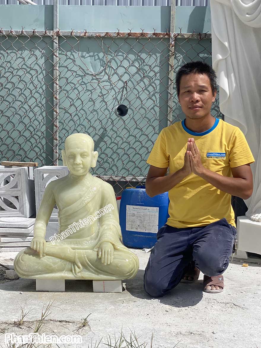 Tượng Phật Hoàng Trần Nhân Tông bằng đá ngọc xanh (PHT-01)