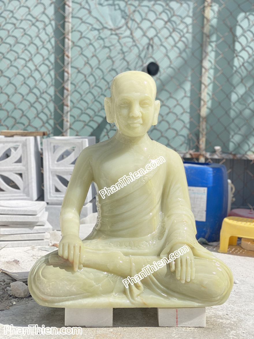 Tượng Phật Hoàng Trần Nhân Tông bằng đá ngọc xanh (PHT-01)