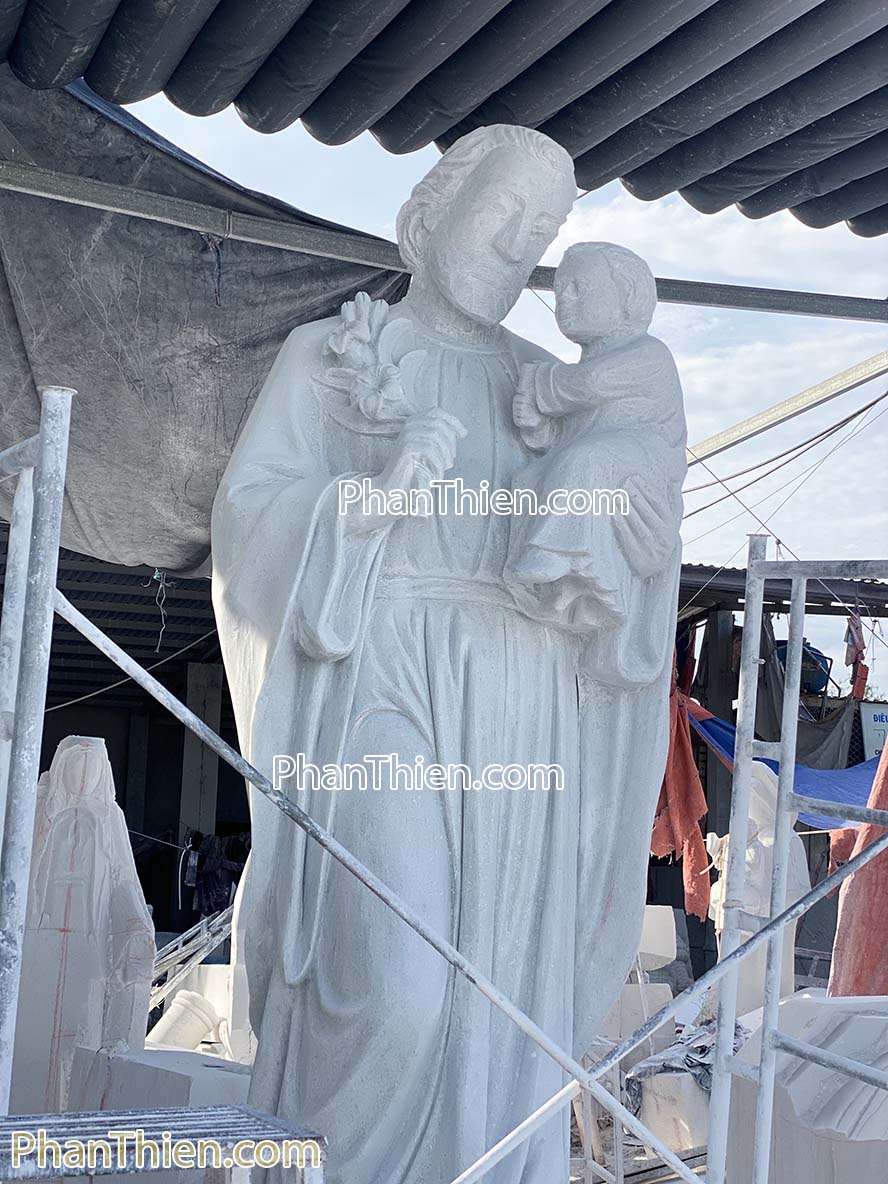 Tượng Thánh Giuse bế chúa bằng đá cao 3m - GSE-10