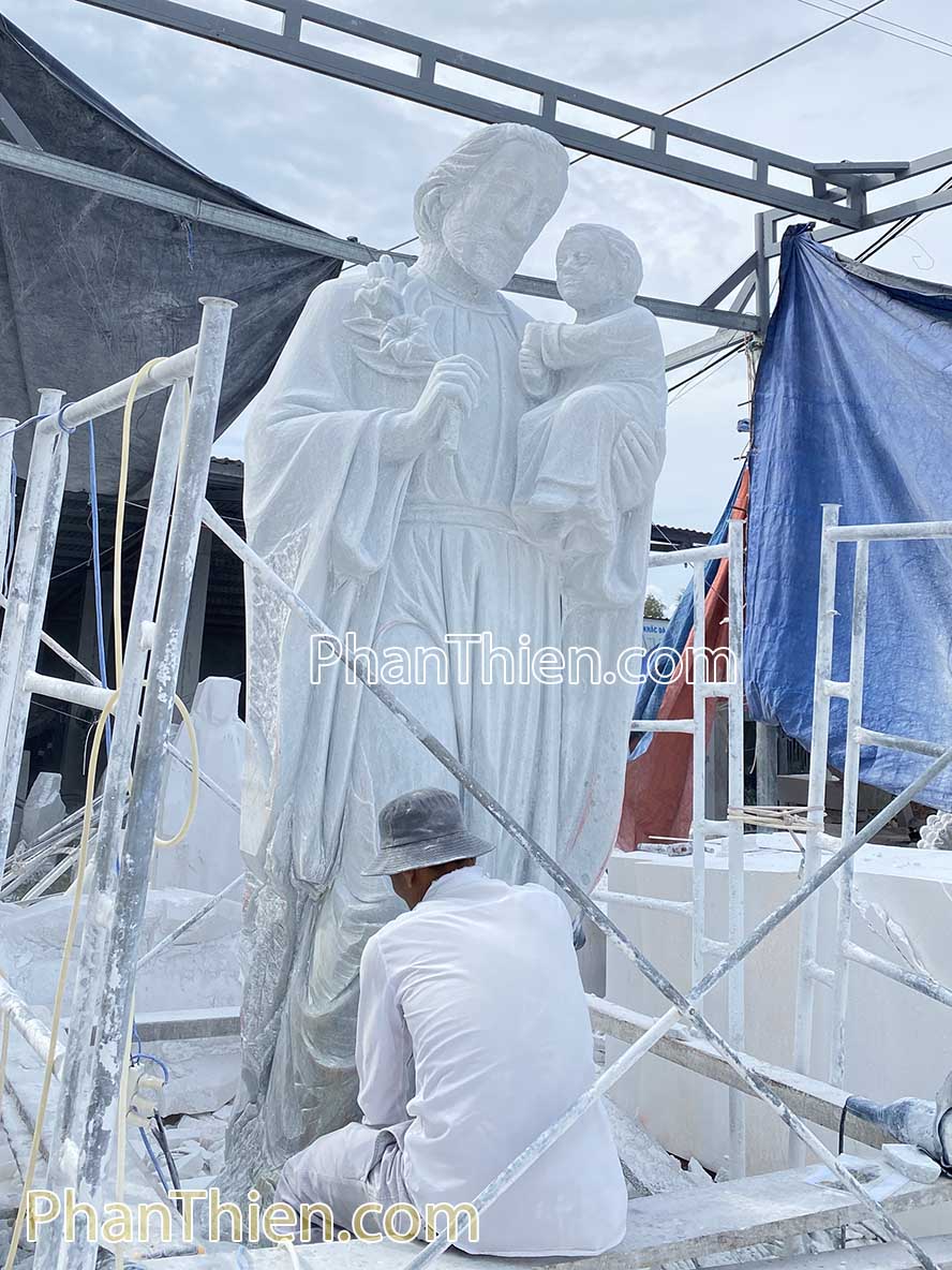 Tượng Thánh Giuse bế chúa bằng đá cao 3m - GSE-10
