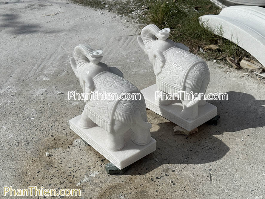 Tượng Voi bằng đá tự nhiên 48cm - VOI-93