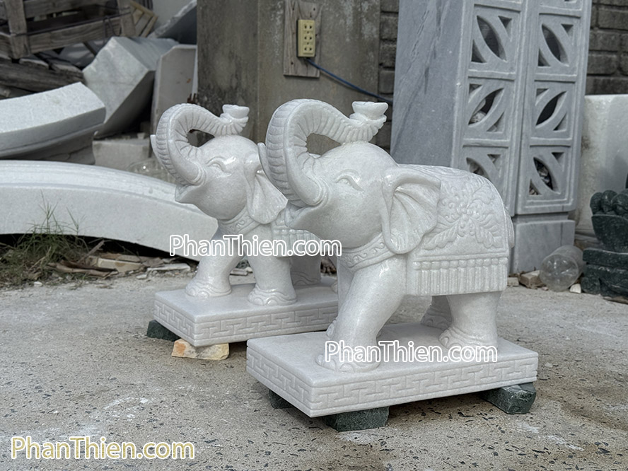 Tượng Voi bằng đá tự nhiên 48cm - VOI-93
