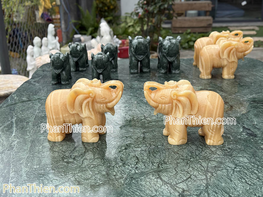 Tượng Voi phong thuỷ bằng đá ngọc Hoàng Long - VOI-97