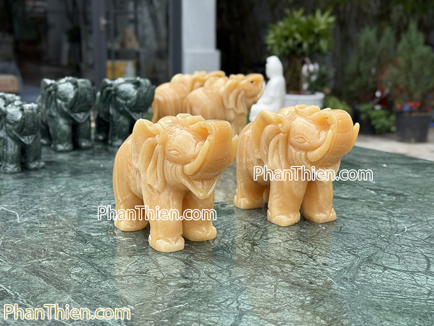 Tượng Voi phong thuỷ bằng đá ngọc Hoàng Long - VOI-97