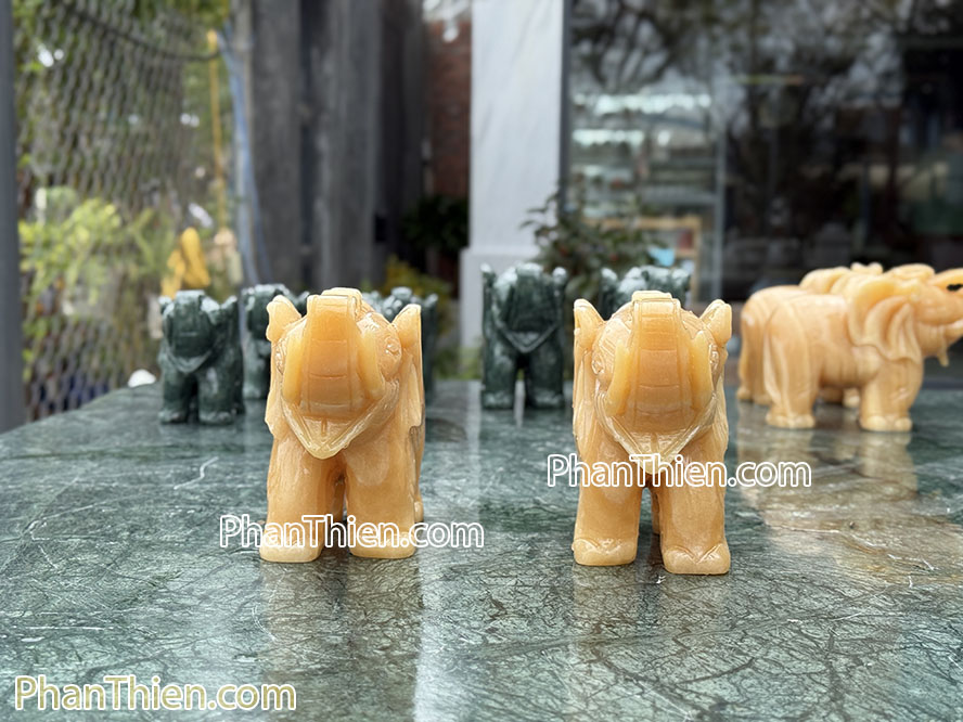 Tượng Voi phong thuỷ bằng đá ngọc Hoàng Long - VOI-97