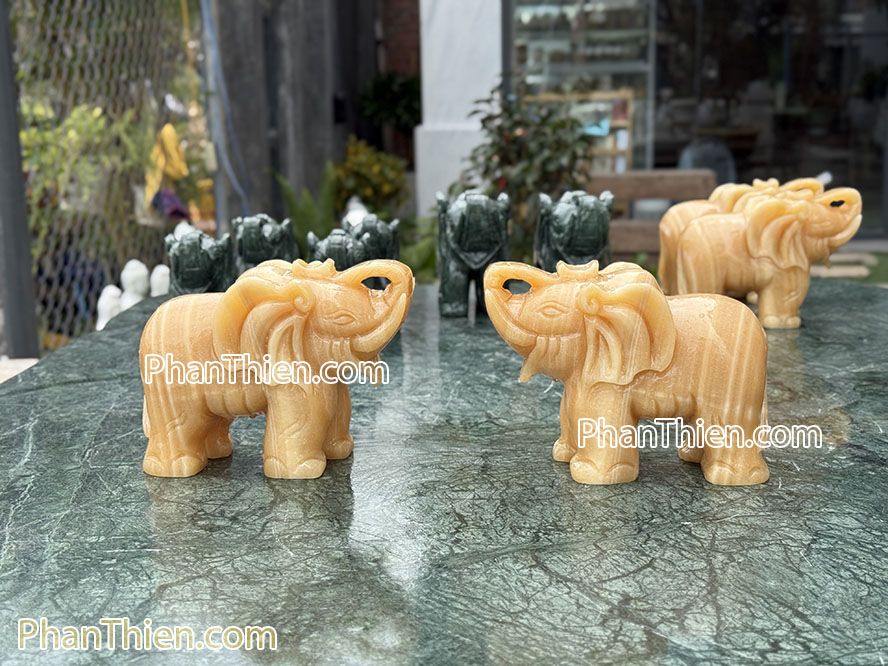 Tượng Voi phong thuỷ bằng đá ngọc Hoàng Long - VOI-97