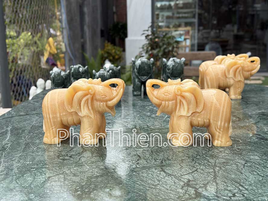 Tượng Voi phong thuỷ bằng đá ngọc Hoàng Long - VOI-97