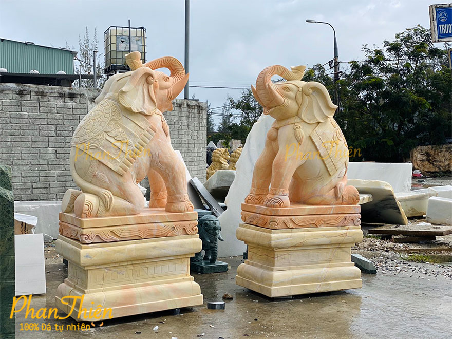 Tượng Voi Quỳ Đá Cà Rốt Vàng (VOI-41)