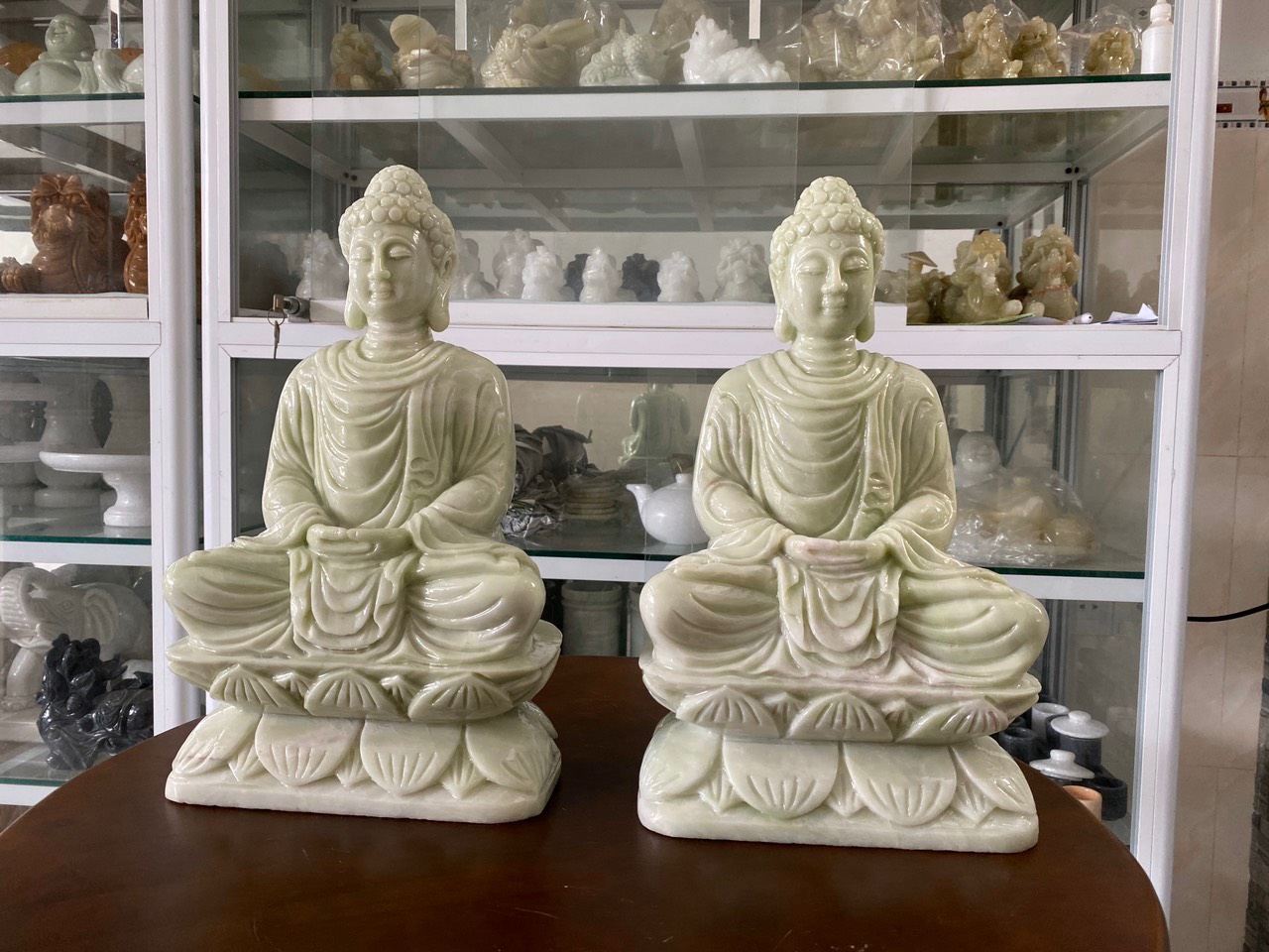 tuong-phat-thich-ca-bang-da-tu-nhien.jpg