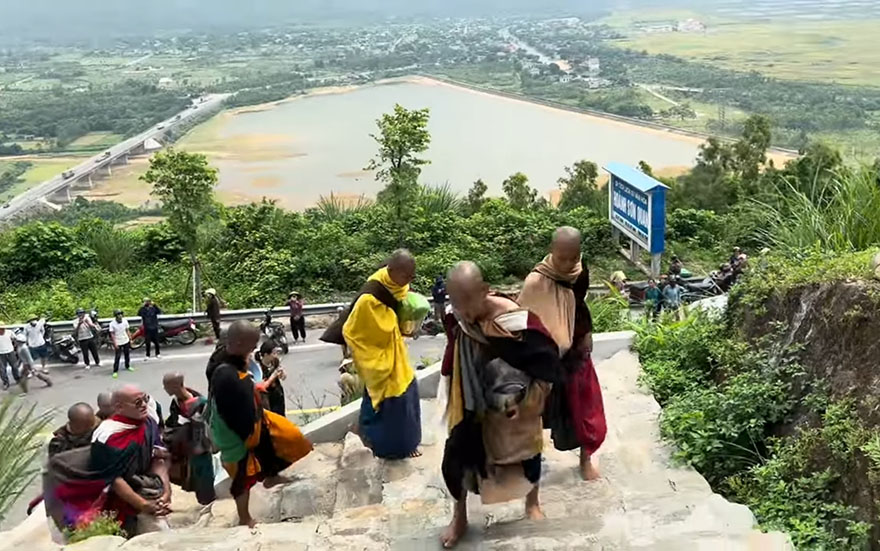 Thích Minh Tuệ – Áo Vá Mảnh Vải (2)