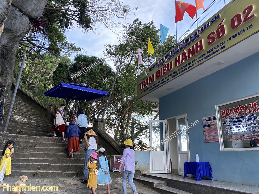 cổng lên chùa linh ứng ngũ hành sơn
