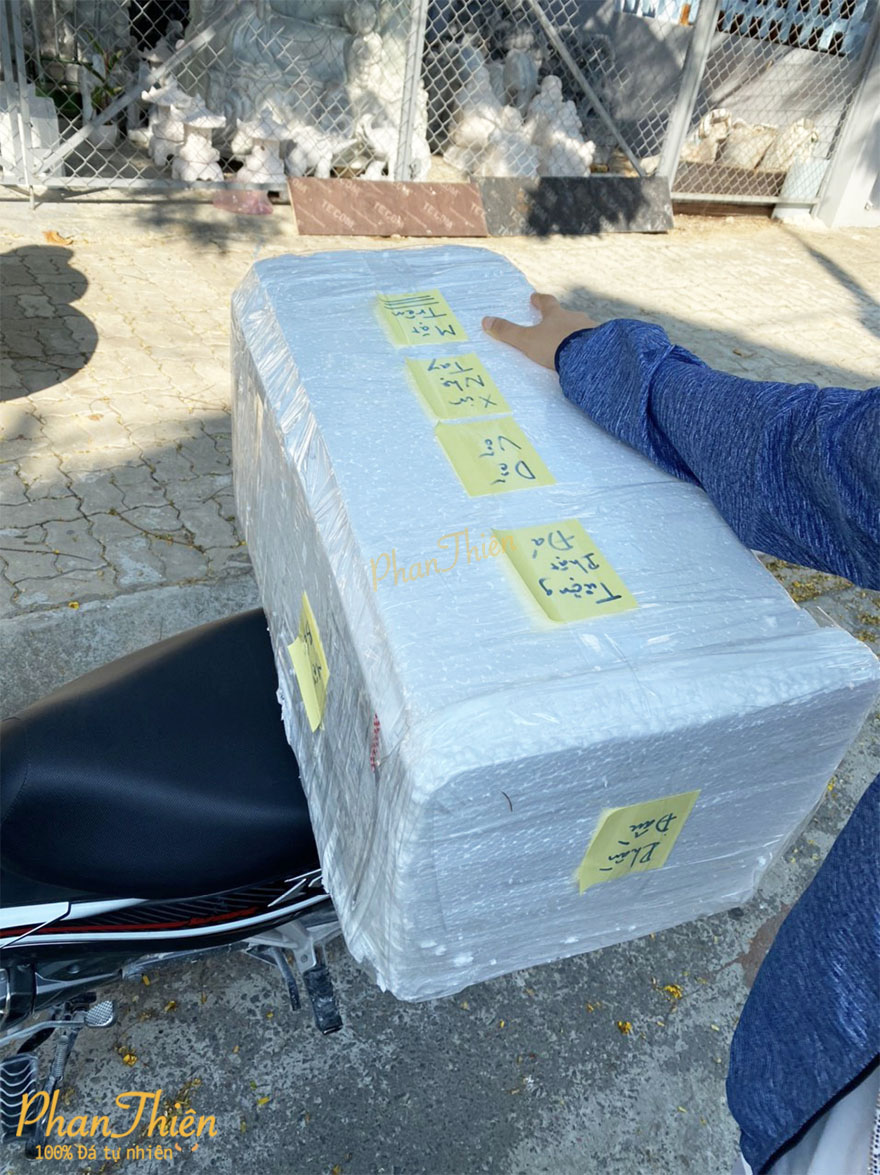 Điêu khắc và Đóng kiện Tượng Phật A Di Đà cho Khách Hàng Đà Lạt 