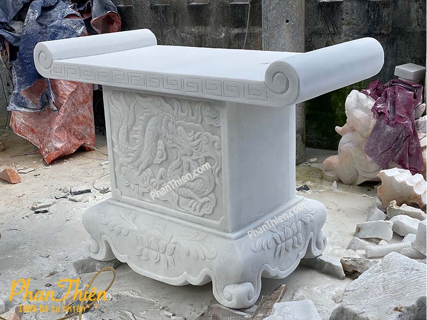 bàn thờ bằng đá