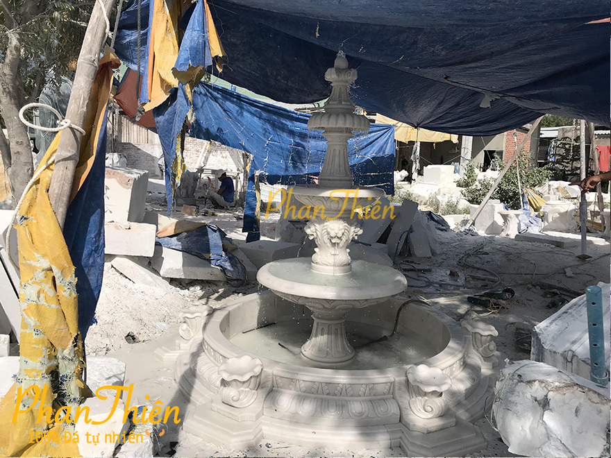 đài phun nước bằng đá