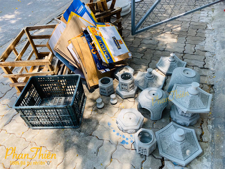 Đóng kiện bàn giao Đèn Đá Sân Vườn cho khách hàng Nha Trang