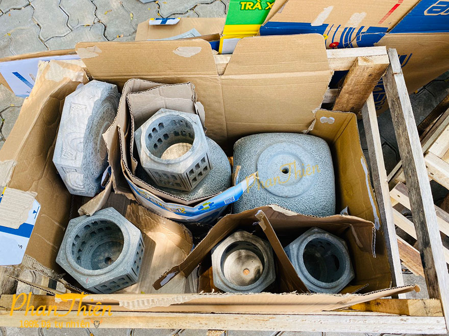 Đóng kiện bàn giao Đèn Đá Sân Vườn cho khách hàng Nha Trang