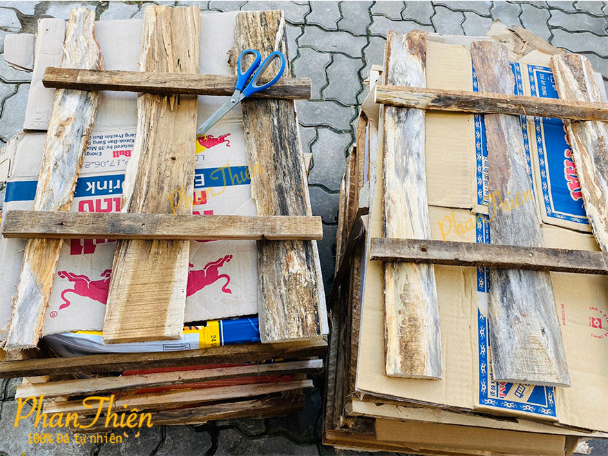 Đóng Kiện và Bàn Giao Đèn Đá trang trí sân Vườn cho Khách Hàng dịp Tết