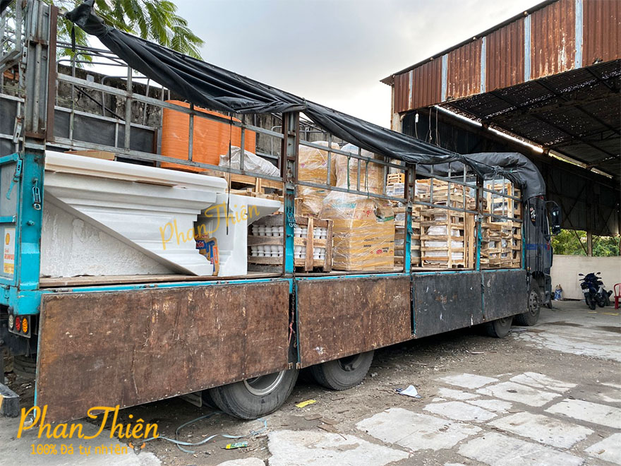 Đóng kiện và Bàn giao Đèn Đá Sa Thạch cho Khách Hàng tại Hà Nội