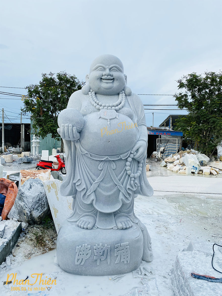 Tượng Phật Di Lặc đứng
