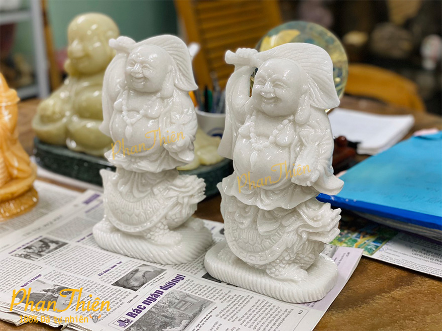 Tượng Di Lặc đứng Long Quy