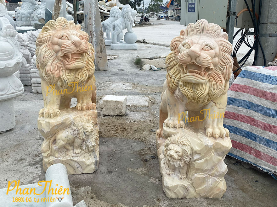 Tượng Sư tử bằng đá Cà rốt