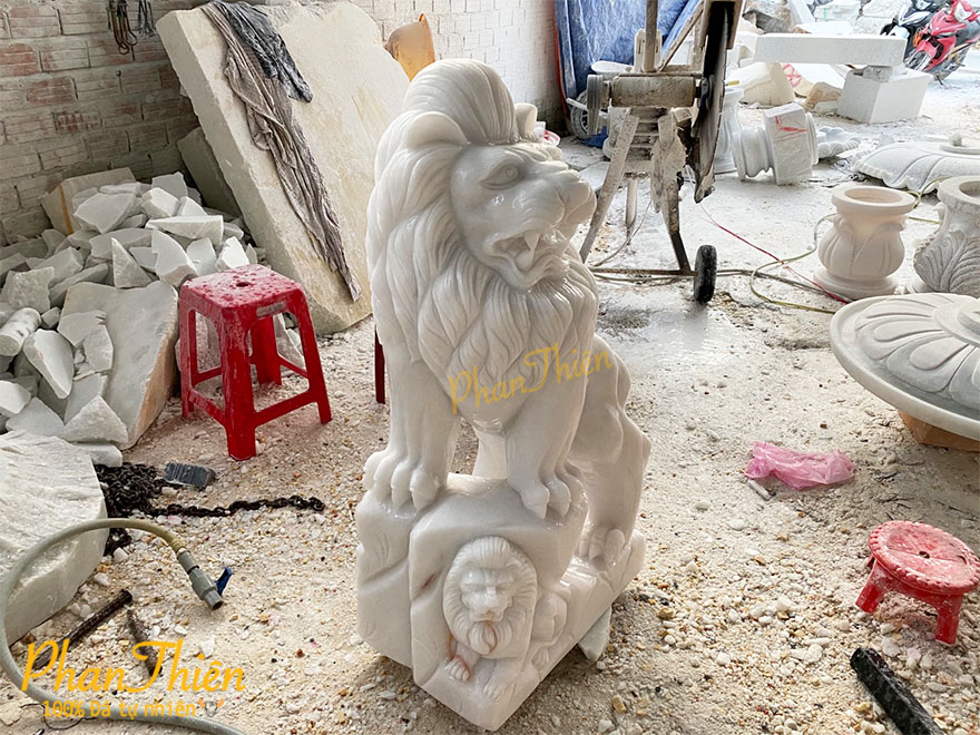 Tượng Sư tử đá